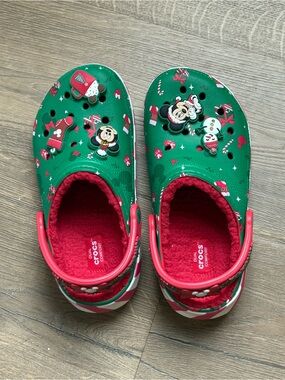 CROCS Disney Holiday W6/M4